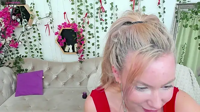  BellaClark online show from May 7, 8:36 pm