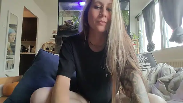 Snapshot of Inked_Snow_Muse chatting on October 7, 5:10 pm Inked Snow Muse online show from October 7, 5:10 pm