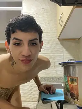 SiaraRealist online show from November 1, 12:01 am