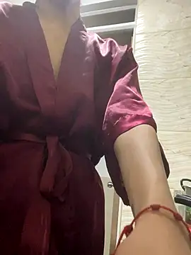 SiaraRealist online show from November 3, 12:02 am