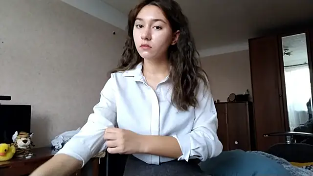 Snapshot of MiaLovelyOne chatting on October 7, 8:11 am MiaLovelyOne online show from October 7, 8:11 am