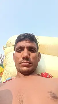 Snapshot of BiggerDickGuy chatting on November 21, 4:22 am BiggerDickGuy online show from November 21, 4:22 am