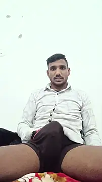 Snapshot of BiggerDickGuy chatting on February 1, 4:33 am BiggerDickGuy online show from February 1, 4:33 am