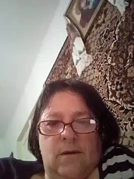 Snapshot of MilaCold5443 chatting on April 18, 5:00 am MilaCold5443 online show from April 18, 5:00 am