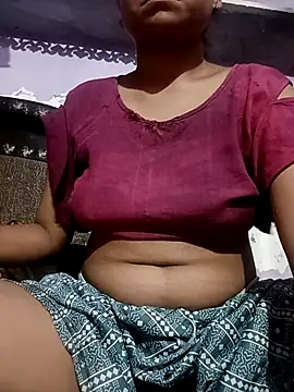 Snapshot of Sexy_Diyaa chatting on October 9, 7:45 pm Sexy Diyaa online show from October 9, 7:45 pm