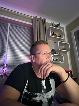 Snapshot of mx6mod chatting on October 10, 7:13 pm mx6mod online show from October 10, 7:13 pm