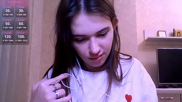 Snapshot of CeyaLier chatting on March 17, 8:01 pm CeyaLier online show from March 17, 8:01 pm