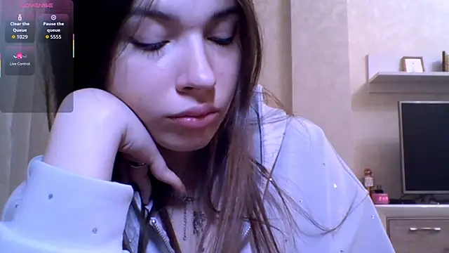 Snapshot of CeyaLier chatting on March 29, 6:19 pm CeyaLier online show from March 29, 6:19 pm