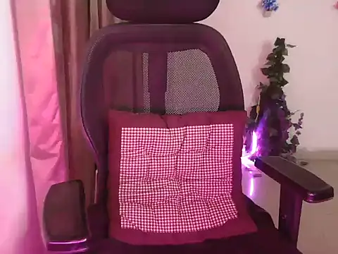 Snapshot of Royal_zara chatting on November 24, 5:45 pm Royal zara online show from November 24, 5:45 pm