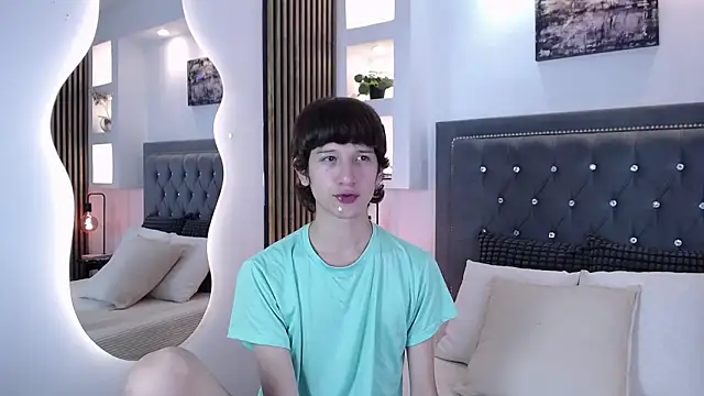 Snapshot of Emo_Boy_ chatting on March 24, 8:14 pm Emo Boy online show from March 24, 8:14 pm