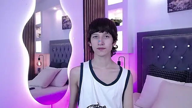 Snapshot of Emo_Boy_ chatting on April 2, 8:28 pm Emo Boy online show from April 2, 8:28 pm