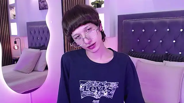 Emo Boy  online show from April 30, 8:57 pm