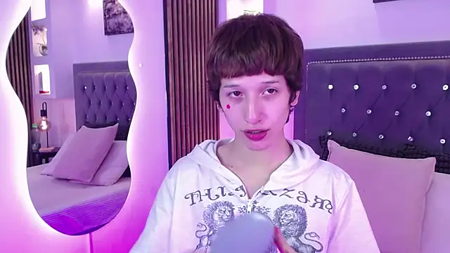 Emo Boy  online show from May 3, 8:48 pm