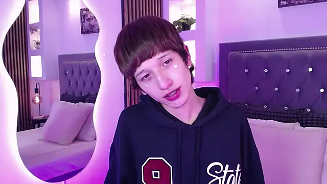 Emo Boy  online show from May 4, 8:38 pm
