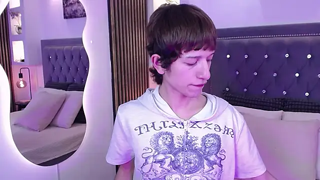 Emo Boy  online show from May 10, 8:36 pm