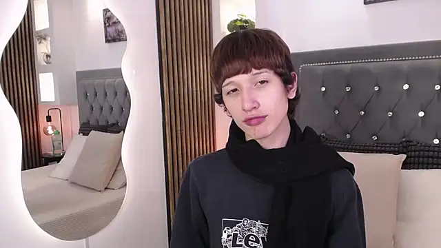 Emo Boy  online show from May 12, 8:28 pm