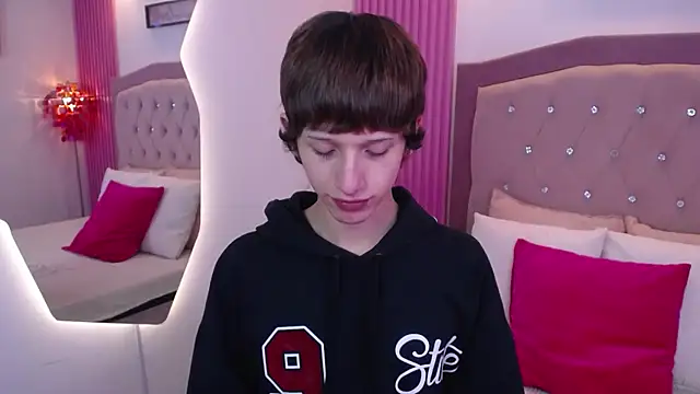 Emo Boy  online show from May 14, 3:30 pm