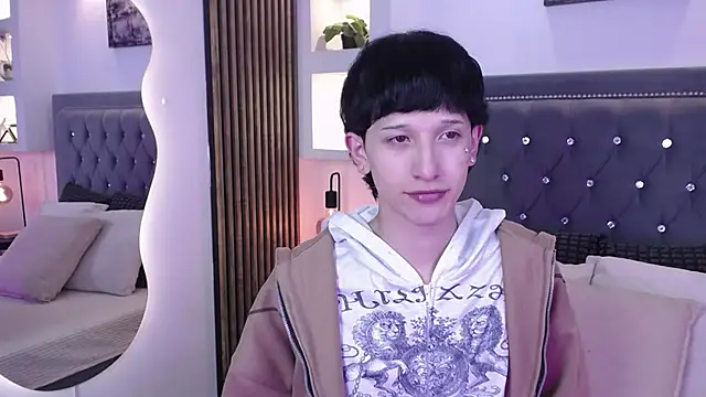 Emo Boy  online show from May 22, 8:47 pm