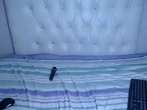 Snapshot of Pixelprincess28 chatting on October 11, 3:39 am Pixelprincess28 online show from October 11, 3:39 am