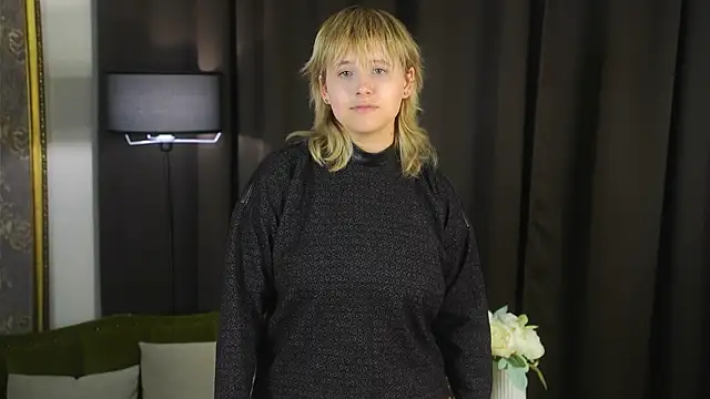 Snapshot of NikiHiley chatting on October 8, 8:01 am NikiHiley online show from October 8, 8:01 am