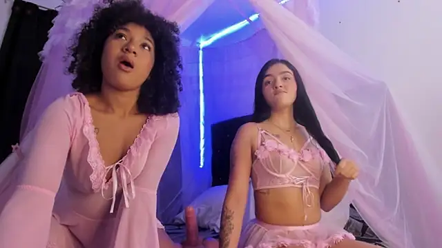 Snapshot of ailen_aria chatting on October 12, 3:22 pm ailen aria online show from October 12, 3:22 pm