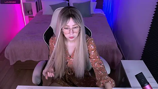 sofiisun online show from October 13, 4:01 am