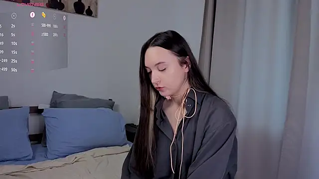 SylviaHamilton online show from October 16, 8:15 am