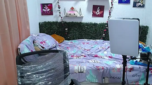 thianahorny online show from May 7, 1:38 pm