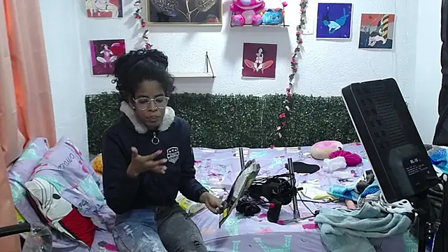 thianahorny online show from May 13, 12:24 pm