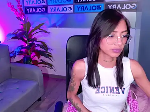 Snapshot of KarlaSlutSkinny__ chatting on October 8, 2:14 pm KarlaSlutSkinny online show from October 8, 2:14 pm