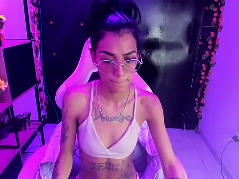 Snapshot of KarlaSlutSkinny__ chatting on February 20, 7:58 pm KarlaSlutSkinny online show from February 20, 7:58 pm