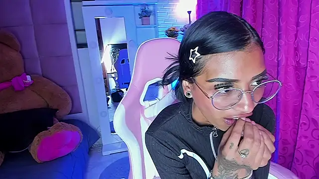 Snapshot of KarlaSlutSkinny__ chatting on March 10, 8:25 pm KarlaSlutSkinny online show from March 10, 8:25 pm