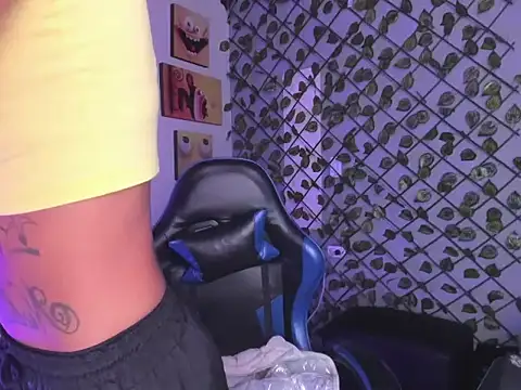 Snapshot of KarlaSlutSkinny__ chatting on March 18, 9:18 pm KarlaSlutSkinny online show from March 18, 9:18 pm