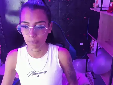 Snapshot of KarlaSlutSkinny__ chatting on March 31, 8:31 pm KarlaSlutSkinny online show from March 31, 8:31 pm