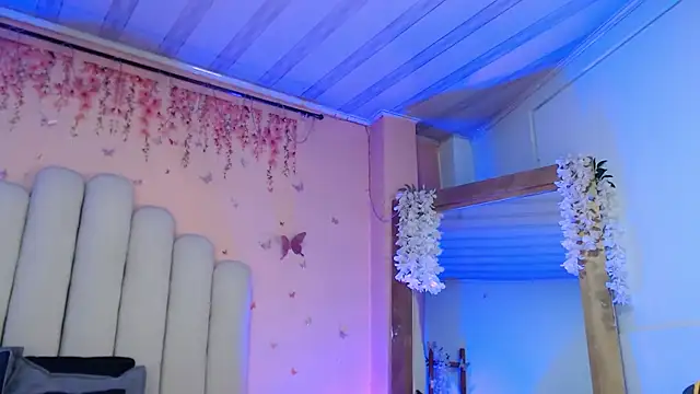 SweetRenata  online show from October 27, 11:25 am