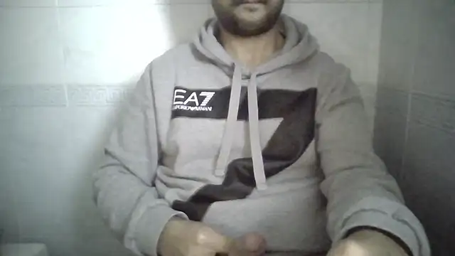 Snapshot of sci69 chatting on April 8, 5:35 pm sci69 online show from April 8, 5:35 pm