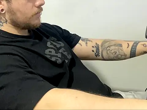 Snapshot of Skol_100802 chatting on February 17, 7:31 pm Skol 100802 online show from February 17, 7:31 pm