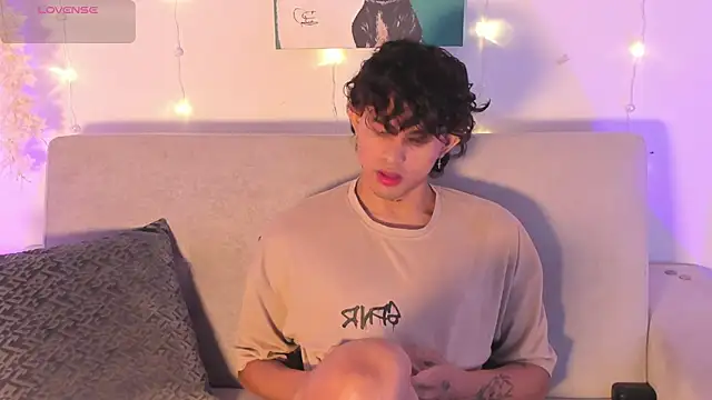 lua boy online show from March 31, 4:46 am