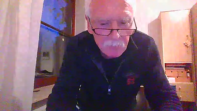 super-snoopy online show from December 5, 3:41 pm