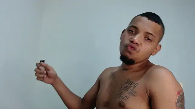 Snapshot of drako_monster chatting on November 15, 12:30 am drako monster online show from November 15, 12:30 am