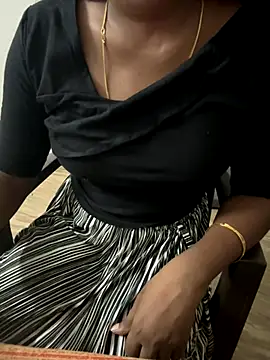 Snapshot of Tamilmallu-duskygirl03 chatting on November 11, 4:51 pm Tamilmallu-duskygirl03 online show from November 11, 4:51 pm