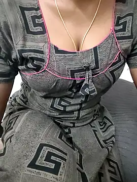 Snapshot of Tamilmallu-duskygirl03 chatting on November 21, 6:56 am Tamilmallu-duskygirl03 online show from November 21, 6:56 am