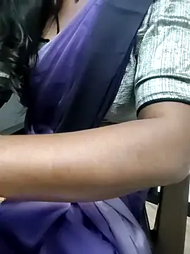 Snapshot of Tamilmallu-duskygirl03 chatting on November 26, 7:15 pm Tamilmallu-duskygirl03 online show from November 26, 7:15 pm