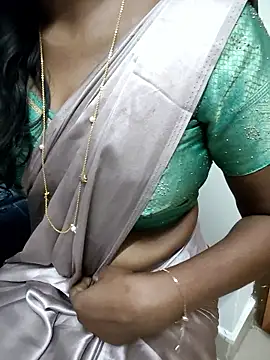 Snapshot of Tamilmallu-duskygirl03 chatting on December 17, 7:25 am Tamilmallu-duskygirl03 online show from December 17, 7:25 am