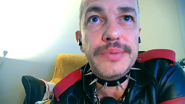 Snapshot of Nyctalopie8579 chatting on November 9, 11:19 am Nyctalopie8579 online show from November 9, 11:19 am