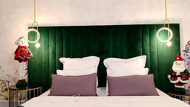 Snapshot of ClaireMathis chatting on December 5, 2:47 pm ClaireMathis online show from December 5, 2:47 pm