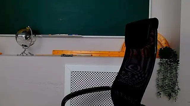 Snapshot of ClaireMathis chatting on January 13, 2:55 pm ClaireMathis online show from January 13, 2:55 pm