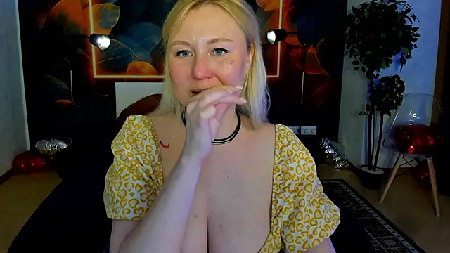 scent  of woman online show from May 15, 1:34 am