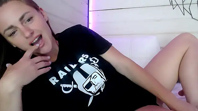 CandyBunie online show from July 7, 4:04 am