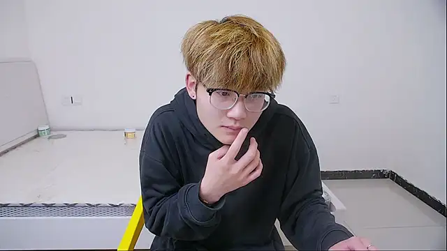 KK-cuteboy online show from April 3, 3:37 am